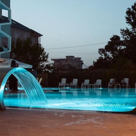 ホテル Center Park Velipojë エクステリア 写真